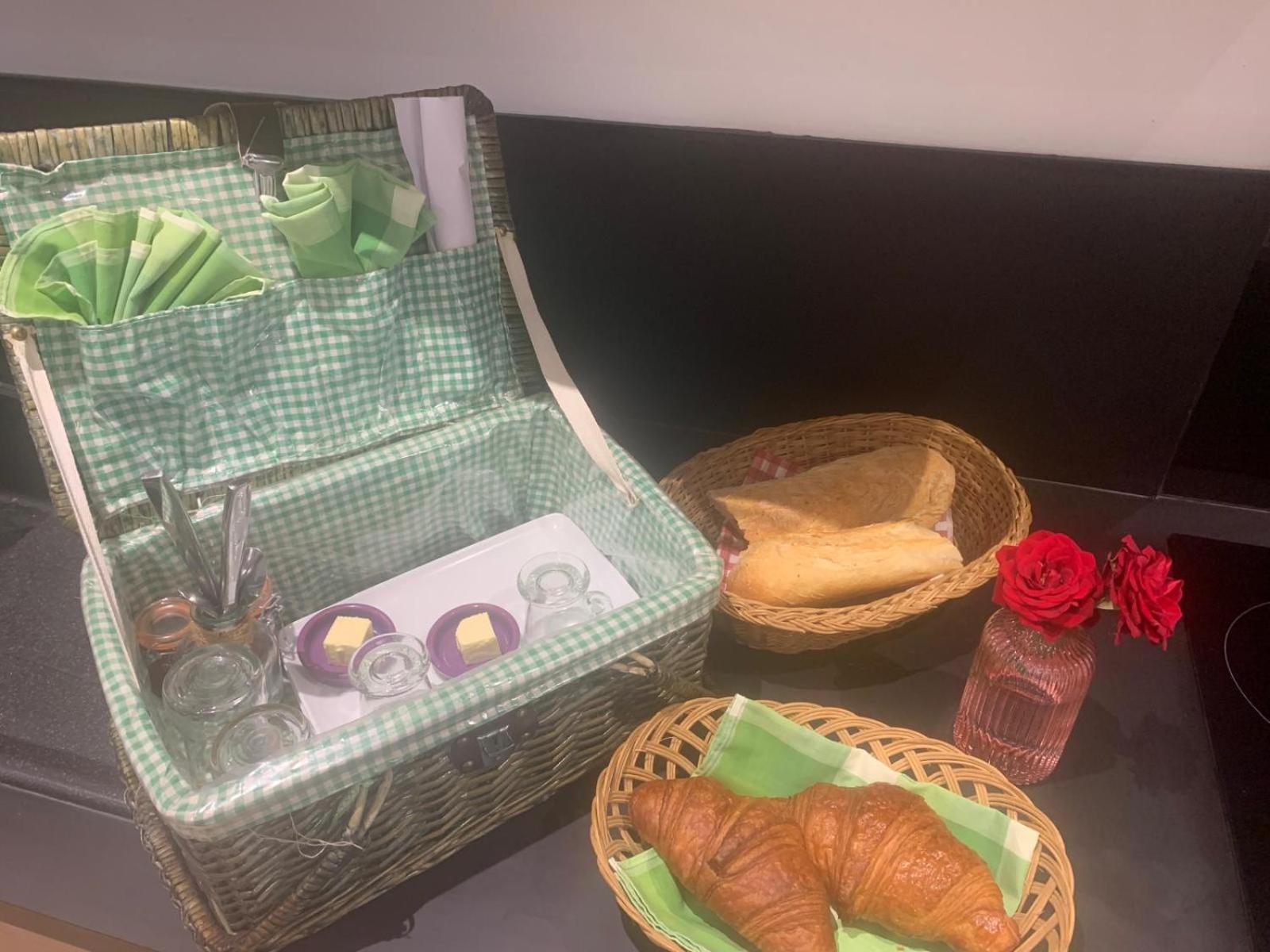 Reve D'Azur, 2 Chambres, Maison Julia En Bord De Mer A La Nartelle, Piscine Partagee, Parking & Terrasse Bbq, Wifi Et Draps Inclus Plage A Pied 圣马克西姆 外观 照片