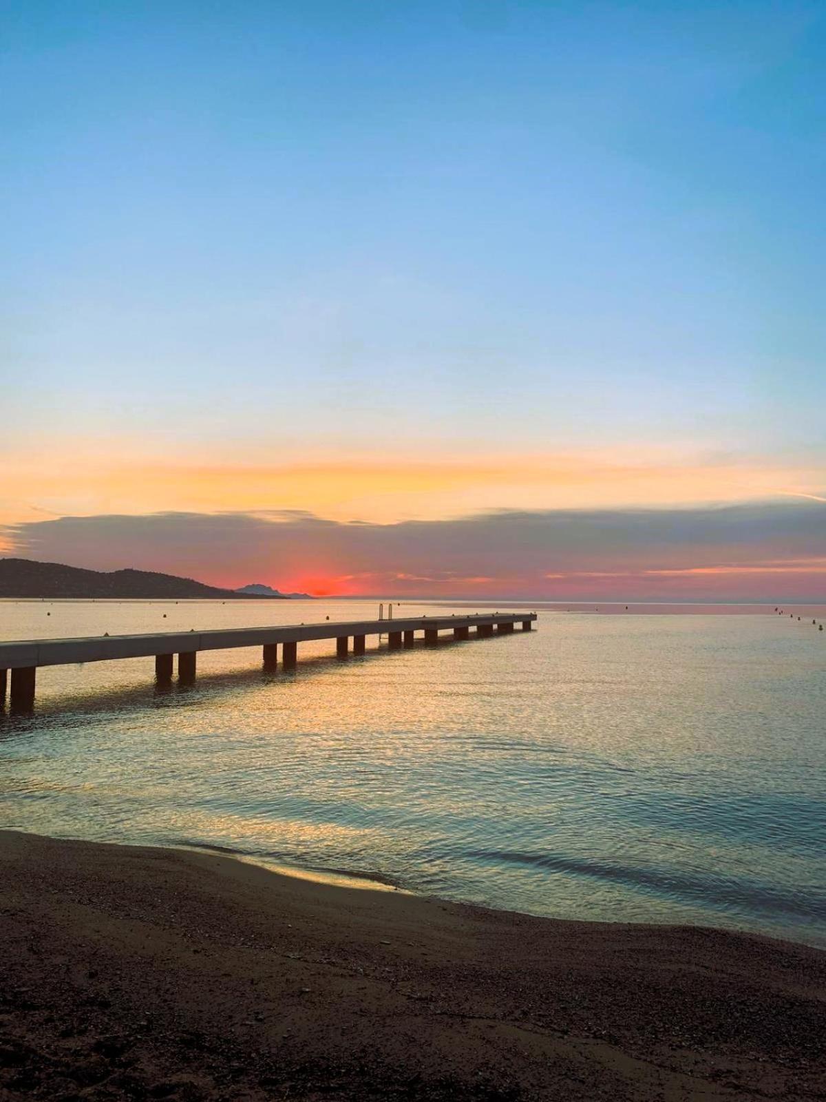 Reve D'Azur, 2 Chambres, Maison Julia En Bord De Mer A La Nartelle, Piscine Partagee, Parking & Terrasse Bbq, Wifi Et Draps Inclus Plage A Pied 圣马克西姆 外观 照片