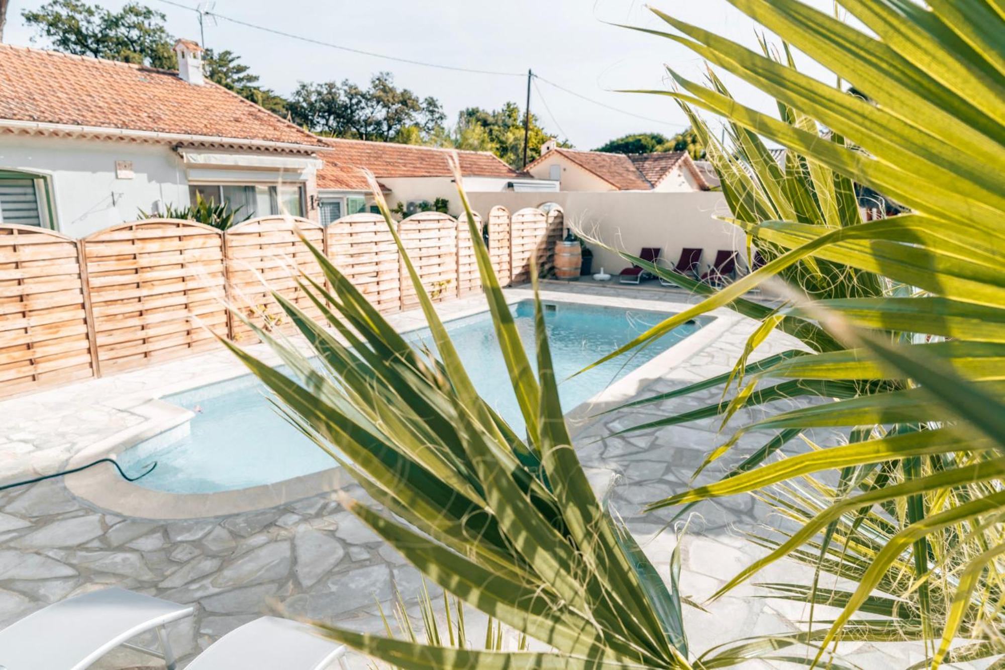 Reve D'Azur, 2 Chambres, Maison Julia En Bord De Mer A La Nartelle, Piscine Partagee, Parking & Terrasse Bbq, Wifi Et Draps Inclus Plage A Pied 圣马克西姆 外观 照片