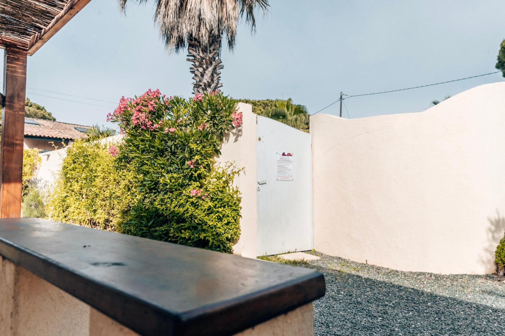 Reve D'Azur, 2 Chambres, Maison Julia En Bord De Mer A La Nartelle, Piscine Partagee, Parking & Terrasse Bbq, Wifi Et Draps Inclus Plage A Pied 圣马克西姆 外观 照片